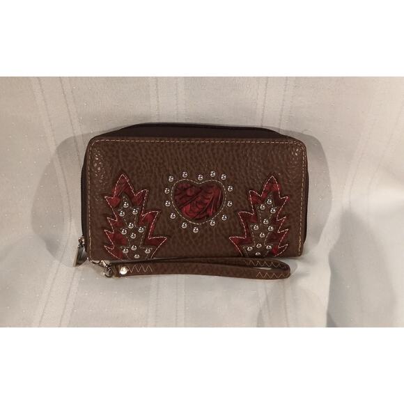 P & G Collection Brown Western Wristlet Wallet w/ Studded Heart Design - Picture 3 of 9